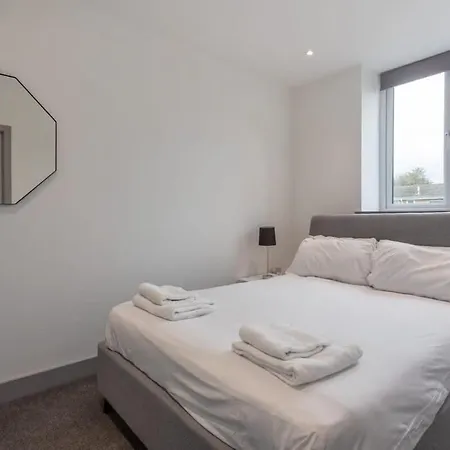 Modern & Bright 1 Bed Апартаменти *