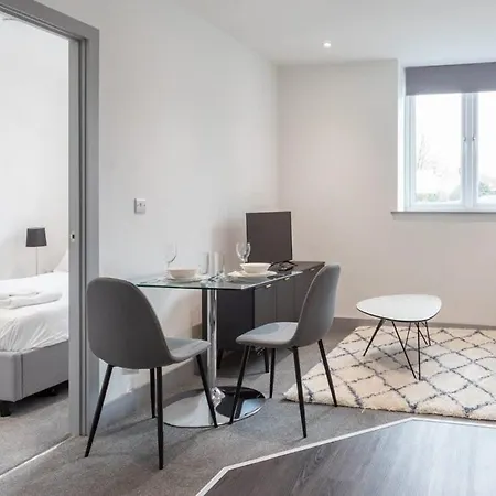 Modern & Bright 1 Bed Апартаменти *