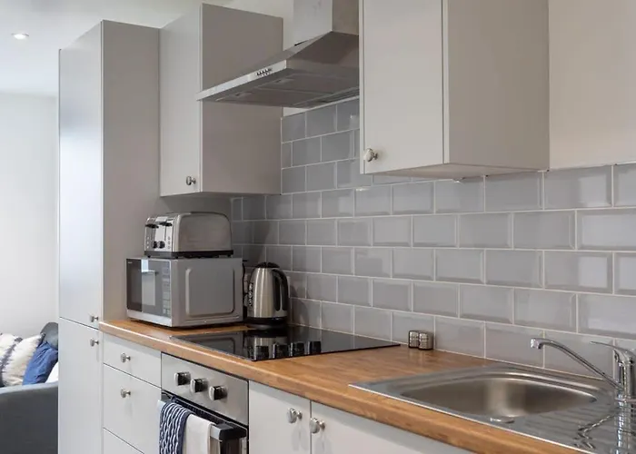 Modern & Bright 1 Bed Apartment